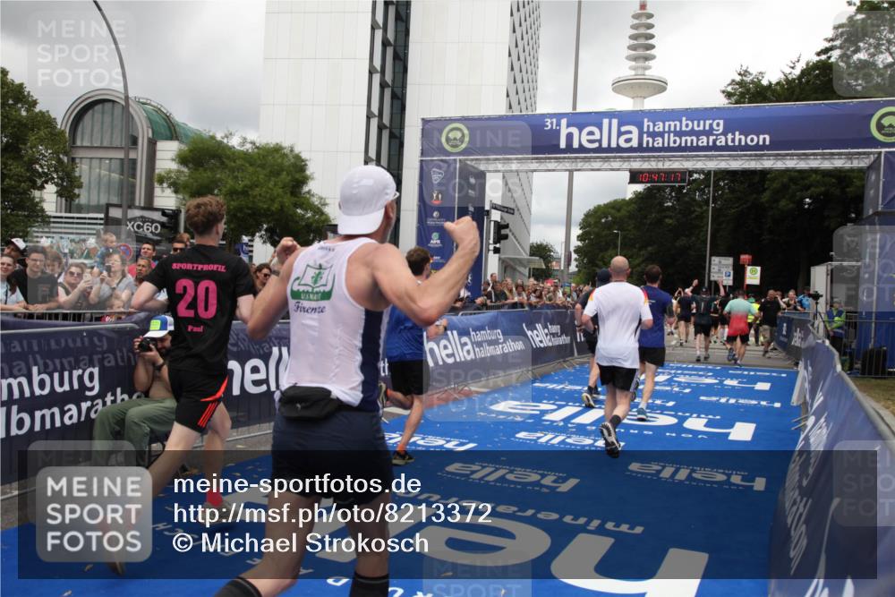 29.06.2025 - hella hamburg halbmarathon Michael Strokosch http://msf.ph/oto/8213372 29.06.2025 10:47:16 Ziel 2623, 4093, 6134, 6373, 6716, 7480, 7908, 10208, 10211, 12579, 13007, 13672, 15684, 17718, 17915, 18856 meine-sportfotos.de