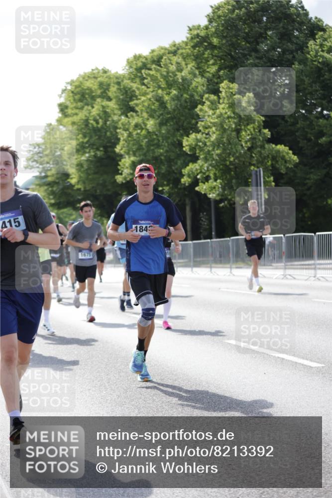 29.06.2025 - hella hamburg halbmarathon Jannik Wohlers http://msf.ph/oto/8213392 29.06.2025 09:49:39 Lombardsbrücke 1615, 1675, 1800, 1803, 2415, 3431, 3530, 4318, 4528, 5248, 5409, 6123, 6682, 6704, 7495, 7774, 7796, 8629, 8925, 9294, 9711, 9979, 10894, 12327, 12540, 12554, 13457, 14077, 14560, 14691, 15336, 15351, 15435, 15521, 17125, 17177, 17214, 17215, 17620, 17971, 17973, 18149, 18173, 18276, 18412, 18464, 18529, 18734, 18979, 19090 meine-sportfotos.de
