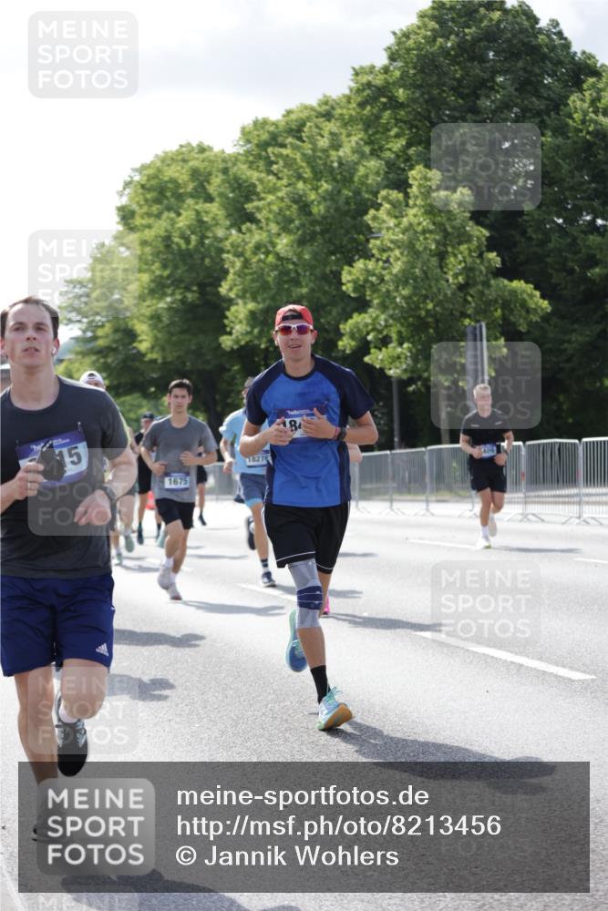 29.06.2025 - hella hamburg halbmarathon Jannik Wohlers http://msf.ph/oto/8213456 29.06.2025 09:49:39 Lombardsbrücke 1615, 1675, 1800, 1803, 2415, 3431, 3530, 4318, 4528, 5248, 5409, 6123, 6682, 6704, 7495, 7774, 7796, 8629, 8925, 9294, 9711, 9979, 10894, 12327, 12540, 12554, 13457, 14077, 14560, 14691, 15336, 15351, 15435, 15521, 17125, 17177, 17214, 17215, 17620, 17971, 17973, 18149, 18173, 18276, 18412, 18464, 18529, 18734, 18979, 19090 meine-sportfotos.de