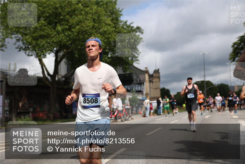 29.06.2025 - hella hamburg halbmarathon Yannick Fuchs http://msf.ph/oto/8213556 29.06.2025 10:45:26 20KM 1335, 1366, 2411, 2636, 2718, 2823, 2946, 4033, 4297, 4404, 4839, 4967, 5087, 5336, 5600, 5820, 7224, 7943, 8508, 8930, 8989, 9214, 9476, 9739, 9793, 9959, 10057, 10215, 10508, 10603, 10667, 10691, 10868, 11124, 11512, 11625, 11733, 12450, 13073, 13403, 13707, 13799, 14012, 14248, 14458, 14994, 15426, 15480, 15496, 15871, 15899, 16666, 16907, 17131, 17530, 17823, 18820, 19007, 19020, 19053 meine-sportfotos.de