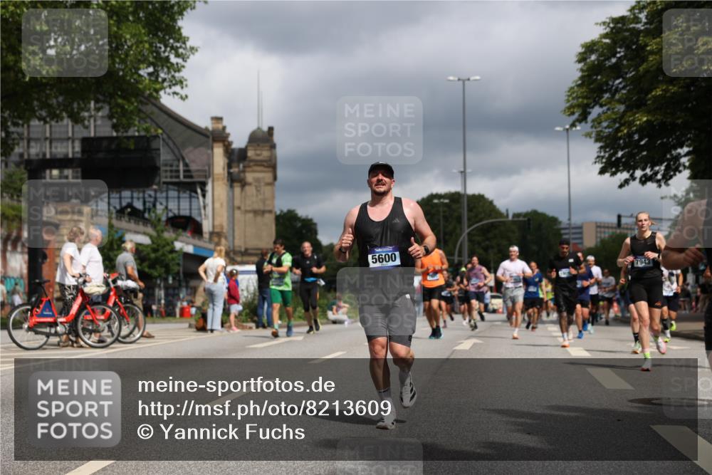29.06.2025 - hella hamburg halbmarathon Yannick Fuchs http://msf.ph/oto/8213609 29.06.2025 10:45:26 20KM 1335, 1366, 2411, 2636, 2718, 2823, 2946, 4033, 4297, 4404, 4839, 4967, 5087, 5336, 5600, 5820, 7224, 7943, 8508, 8930, 8989, 9214, 9476, 9739, 9793, 9959, 10057, 10215, 10508, 10603, 10667, 10691, 10868, 11124, 11512, 11625, 11733, 12450, 13073, 13403, 13707, 13799, 14012, 14248, 14458, 14994, 15426, 15480, 15496, 15871, 15899, 16666, 16907, 17131, 17530, 17823, 18820, 19007, 19020, 19053 meine-sportfotos.de