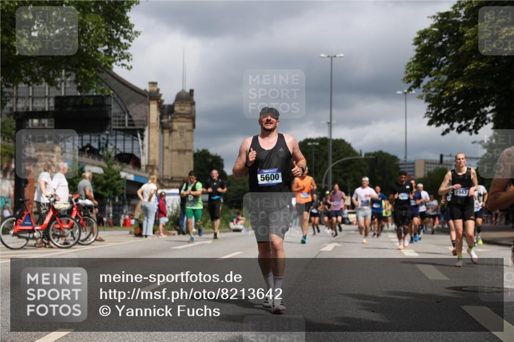 29.06.2025 - hella hamburg halbmarathon Yannick Fuchs http://msf.ph/oto/8213642 29.06.2025 10:45:26 20KM 1335, 1366, 2411, 2636, 2718, 2823, 2946, 4033, 4297, 4404, 4839, 4967, 5087, 5336, 5600, 5820, 7224, 7943, 8508, 8930, 8989, 9214, 9476, 9739, 9793, 9959, 10057, 10215, 10508, 10603, 10667, 10691, 10868, 11124, 11512, 11625, 11733, 12450, 13073, 13403, 13707, 13799, 14012, 14248, 14458, 14994, 15426, 15480, 15496, 15871, 15899, 16666, 16907, 17131, 17530, 17823, 18820, 19007, 19020, 19053 meine-sportfotos.de