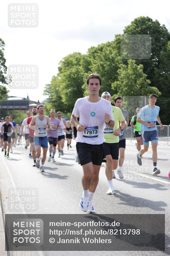 29.06.2025 - hella hamburg halbmarathon Jannik Wohlers http://msf.ph/oto/8213798 29.06.2025 09:49:41 Lombardsbrücke 1615, 1675, 1800, 1803, 2415, 3332, 3530, 4528, 5248, 5409, 6123, 6682, 6704, 7495, 7774, 8629, 8925, 9294, 9302, 9711, 9979, 10894, 12327, 12540, 12554, 12895, 13457, 14560, 14691, 15225, 15336, 15351, 15435, 15521, 16648, 17125, 17177, 17214, 17215, 17620, 17971, 17973, 18149, 18173, 18275, 18276, 18412, 18464, 18529, 18734, 19090 meine-sportfotos.de