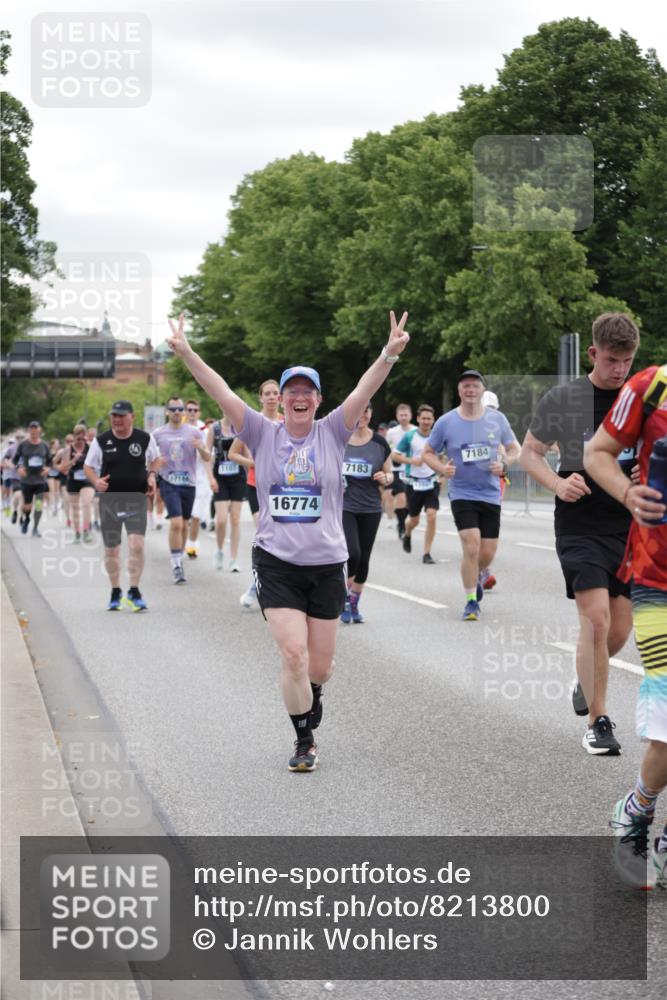 29.06.2025 - hella hamburg halbmarathon Jannik Wohlers http://msf.ph/oto/8213800 29.06.2025 11:18:34 Lombardsbrücke 1107, 2462, 3212, 3971, 4055, 4515, 4619, 4620, 4917, 4918, 5017, 5288, 5311, 5380, 5488, 6061, 6106, 6262, 6263, 7183, 7184, 7853, 8507, 8994, 9266, 9410, 9595, 9919, 10085, 10284, 11080, 11082, 11163, 11694, 12095, 12314, 12559, 12597, 12927, 13455, 16090, 16172, 16774, 16949, 17144, 17444, 18651, 18826, 19089 meine-sportfotos.de