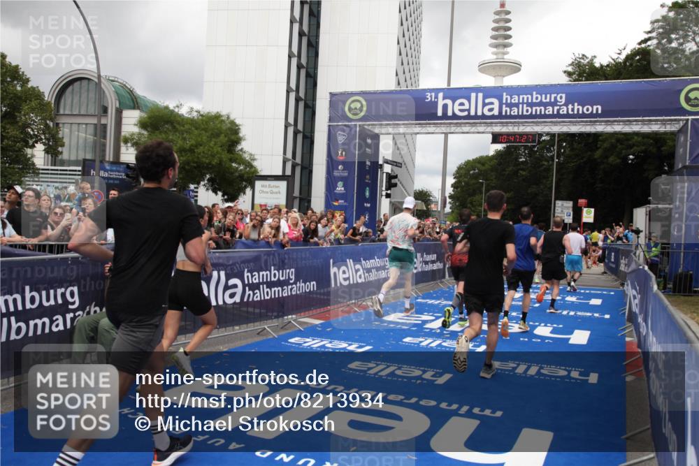 29.06.2025 - hella hamburg halbmarathon Michael Strokosch http://msf.ph/oto/8213934 29.06.2025 10:47:26 Ziel 51, 2274, 2864, 5024, 5650, 6168, 6203, 8693, 10423, 11077, 11491, 11518, 13782, 14722, 15350, 15611, 16089, 16286, 16819, 18974 meine-sportfotos.de