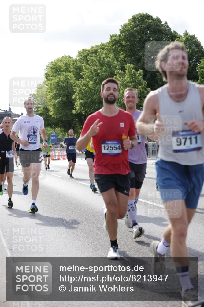 29.06.2025 - hella hamburg halbmarathon Jannik Wohlers http://msf.ph/oto/8213947 29.06.2025 09:49:44 Lombardsbrücke 1615, 1675, 1800, 1803, 2415, 3332, 3530, 5248, 5409, 5436, 6123, 6682, 6704, 7495, 7774, 8629, 8925, 9294, 9302, 9711, 9979, 10894, 11767, 12292, 12327, 12540, 12554, 12895, 13457, 14560, 14691, 15225, 15336, 15351, 15435, 15521, 16648, 17125, 17177, 17620, 17971, 17973, 18149, 18173, 18275, 18276, 18464, 18529, 19229 meine-sportfotos.de