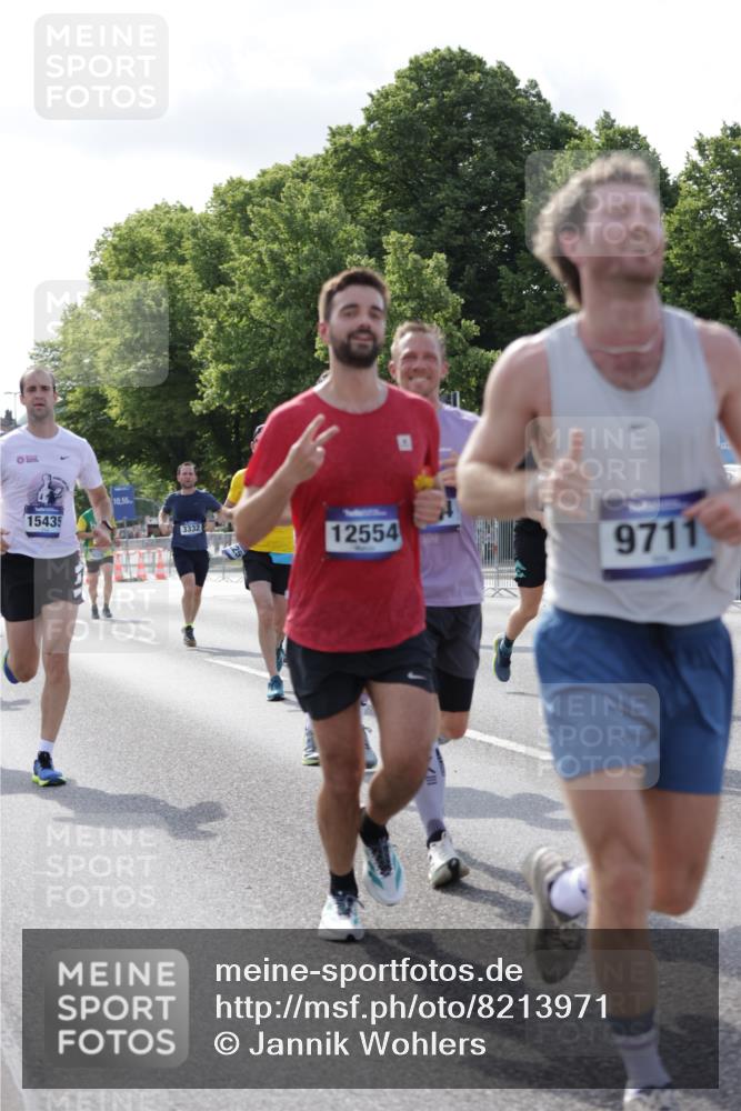 29.06.2025 - hella hamburg halbmarathon Jannik Wohlers http://msf.ph/oto/8213971 29.06.2025 09:49:44 Lombardsbrücke 1615, 1675, 1800, 1803, 2415, 3332, 3530, 5248, 5409, 5436, 6123, 6682, 6704, 7495, 7774, 8629, 8925, 9294, 9302, 9711, 9979, 10894, 11767, 12292, 12327, 12540, 12554, 12895, 13457, 14560, 14691, 15225, 15336, 15351, 15435, 15521, 16648, 17125, 17177, 17620, 17971, 17973, 18149, 18173, 18275, 18276, 18464, 18529, 19229 meine-sportfotos.de
