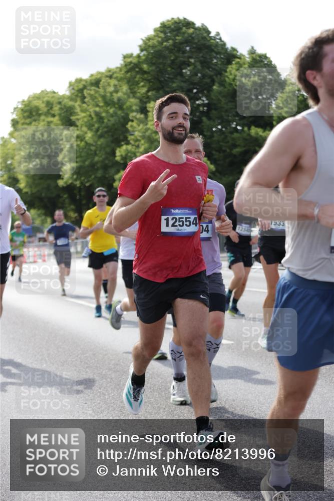 29.06.2025 - hella hamburg halbmarathon Jannik Wohlers http://msf.ph/oto/8213996 29.06.2025 09:49:44 Lombardsbrücke 1615, 1675, 1800, 1803, 2415, 3332, 3530, 5248, 5409, 5436, 6123, 6682, 6704, 7495, 7774, 8629, 8925, 9294, 9302, 9711, 9979, 10894, 11767, 12292, 12327, 12540, 12554, 12895, 13457, 14560, 14691, 15225, 15336, 15351, 15435, 15521, 16648, 17125, 17177, 17620, 17971, 17973, 18149, 18173, 18275, 18276, 18464, 18529, 19229 meine-sportfotos.de