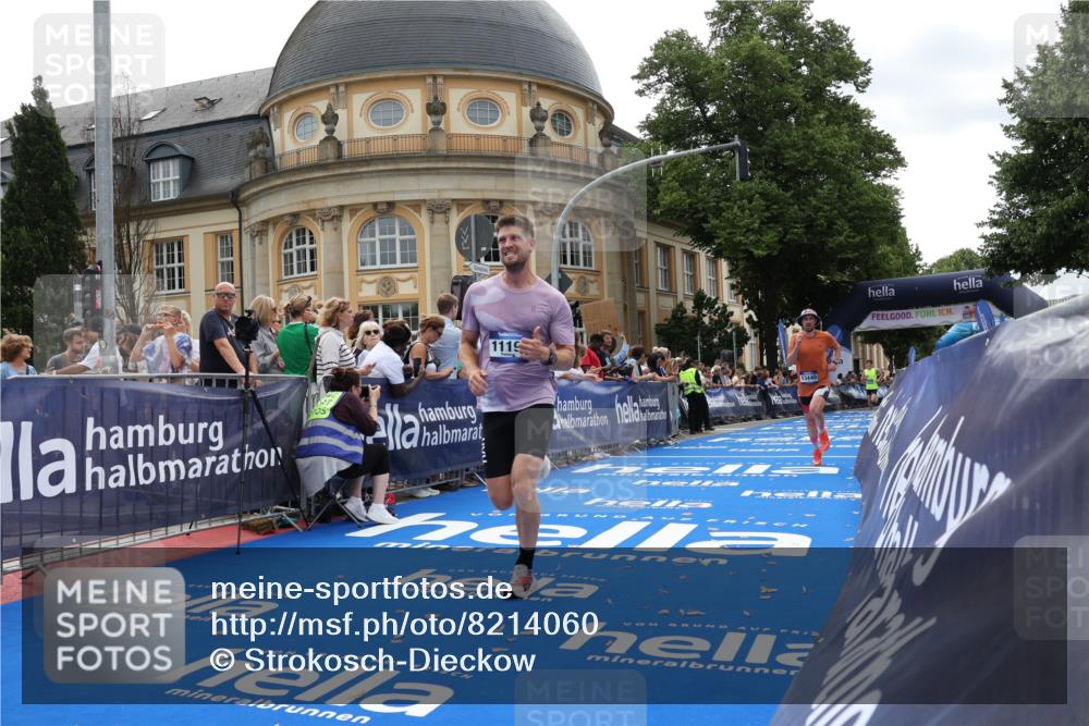 29.06.2025 - hella hamburg halbmarathon Strokosch-Dieckow http://msf.ph/oto/8214060 29.06.2025 10:23:59 Ziel 7963, 10234, 11194, 12360, 13440, 14753 meine-sportfotos.de