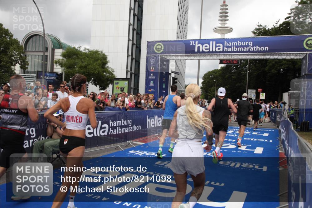 29.06.2025 - hella hamburg halbmarathon Michael Strokosch http://msf.ph/oto/8214098 29.06.2025 10:47:29 Ziel 51, 1012, 2274, 2839, 2864, 2869, 3304, 5024, 5532, 5650, 8693, 8852, 9305, 10423, 11077, 11491, 11518, 13782, 14722, 15350, 15611, 15923, 16089, 16819, 17846, 18758, 18974 meine-sportfotos.de