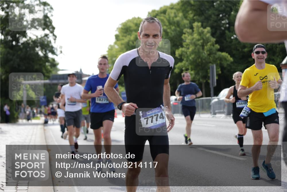 29.06.2025 - hella hamburg halbmarathon Jannik Wohlers http://msf.ph/oto/8214117 29.06.2025 09:49:46 Lombardsbrücke 1615, 1675, 1803, 2415, 3332, 3530, 4823, 5248, 5409, 5436, 6123, 6682, 6704, 7495, 7774, 8629, 9294, 9302, 9711, 9979, 10894, 11767, 12292, 12327, 12540, 12554, 12895, 13725, 14560, 14691, 15225, 15336, 15351, 15435, 15521, 16648, 17125, 17177, 17620, 17971, 17973, 18154, 18173, 18275, 18276, 18464, 18529, 19229 meine-sportfotos.de