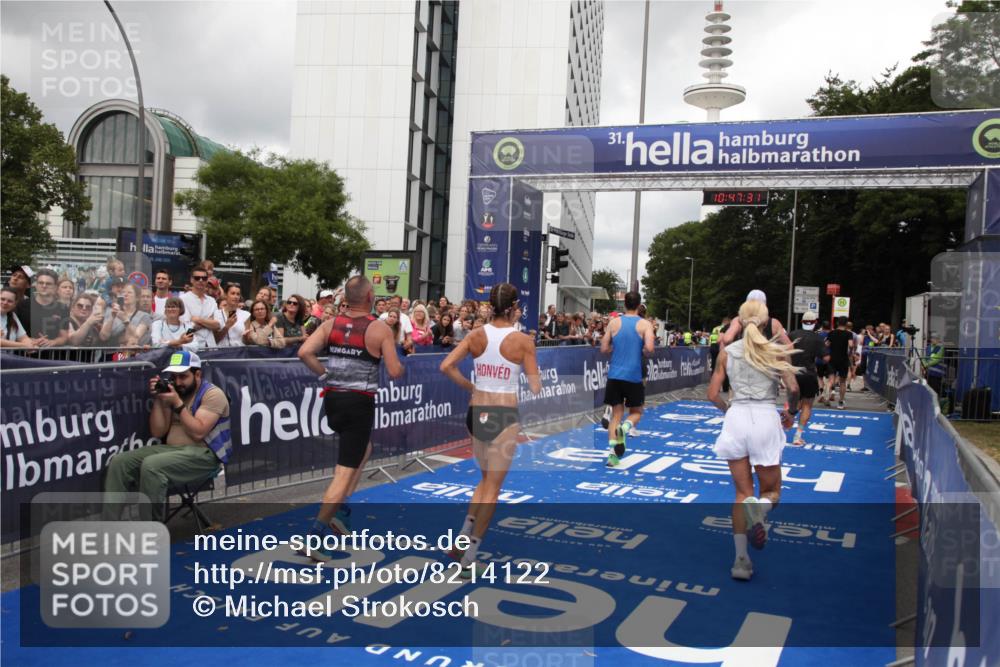 29.06.2025 - hella hamburg halbmarathon Michael Strokosch http://msf.ph/oto/8214122 29.06.2025 10:47:30 Ziel 51, 1012, 1592, 2274, 2839, 2864, 2869, 2953, 3304, 5532, 5650, 8693, 8852, 9305, 10423, 11021, 11077, 11491, 13782, 15350, 15611, 15923, 16089, 16819, 17846, 17905, 18758, 18974 meine-sportfotos.de