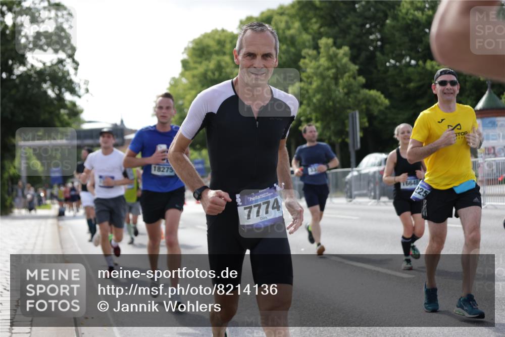 29.06.2025 - hella hamburg halbmarathon Jannik Wohlers http://msf.ph/oto/8214136 29.06.2025 09:49:46 Lombardsbrücke 1615, 1675, 1803, 2415, 3332, 3530, 4823, 5248, 5409, 5436, 6123, 6682, 6704, 7495, 7774, 8629, 9294, 9302, 9711, 9979, 10894, 11767, 12292, 12327, 12540, 12554, 12895, 13725, 14560, 14691, 15225, 15336, 15351, 15435, 15521, 16648, 17125, 17177, 17620, 17971, 17973, 18154, 18173, 18275, 18276, 18464, 18529, 19229 meine-sportfotos.de