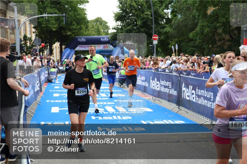 29.06.2025 - hella hamburg halbmarathon Zöllner http://msf.ph/oto/8214161 29.06.2025 11:22:27 Ziel 2064, 9204, 9532, 9981, 10880, 12598, 13400, 14332, 16191, 16918, 16927, 18381, 18843 meine-sportfotos.de