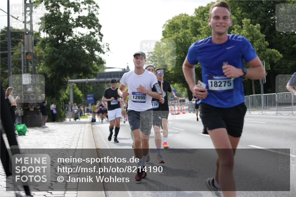 29.06.2025 - hella hamburg halbmarathon Jannik Wohlers http://msf.ph/oto/8214190 29.06.2025 09:49:47 Lombardsbrücke 1615, 1675, 1803, 2415, 3332, 3530, 4823, 5248, 5409, 5436, 6682, 6704, 7495, 7774, 8629, 9294, 9302, 9711, 9979, 10894, 11767, 12292, 12540, 12554, 12895, 13725, 14560, 14691, 14992, 15225, 15336, 15351, 15435, 15521, 16648, 17125, 17620, 17971, 17973, 18154, 18173, 18275, 18276, 18464, 18529, 19229 meine-sportfotos.de