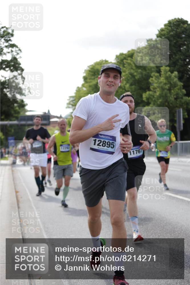 29.06.2025 - hella hamburg halbmarathon Jannik Wohlers http://msf.ph/oto/8214271 29.06.2025 09:49:49 Lombardsbrücke 1615, 1675, 1803, 2415, 2568, 3332, 4823, 5248, 5409, 5436, 5791, 5803, 6682, 6704, 7495, 7774, 8629, 9294, 9302, 9711, 9979, 10894, 11767, 12292, 12335, 12540, 12554, 12895, 13725, 14560, 14691, 14992, 15225, 15336, 15351, 15435, 15521, 16648, 17125, 17425, 17620, 17971, 17973, 18154, 18275, 18276, 18464, 19229 meine-sportfotos.de