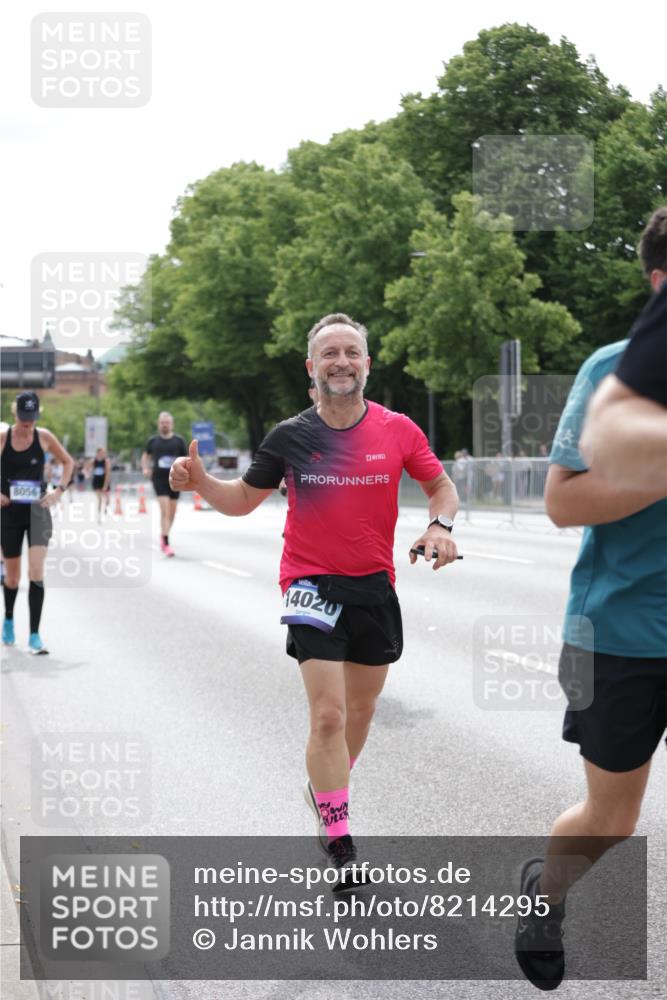 29.06.2025 - hella hamburg halbmarathon Jannik Wohlers http://msf.ph/oto/8214295 29.06.2025 10:26:48 Lombardsbrücke 1530, 2306, 2775, 4358, 5494, 5495, 5707, 5825, 6259, 6637, 7234, 7314, 7944, 8056, 8281, 9349, 10077, 10465, 11110, 11766, 14020, 14021, 15108, 15641, 17049, 17445, 18976 meine-sportfotos.de