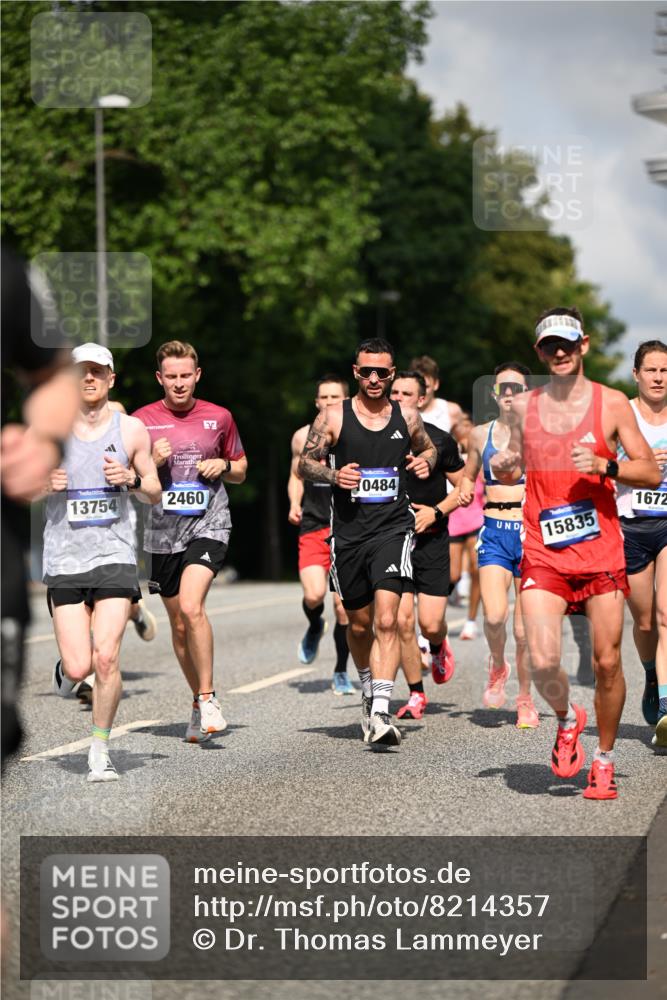29.06.2025 - hella hamburg halbmarathon Dr. Thomas Lammeyer http://msf.ph/oto/8214357 29.06.2025 09:49:11 Kennedybrücke 57, 1686, 1707, 1894, 4463, 4812, 5187, 5550, 6878, 7055, 7186, 7880, 7965, 8062, 9345, 10484, 10876, 11120 meine-sportfotos.de