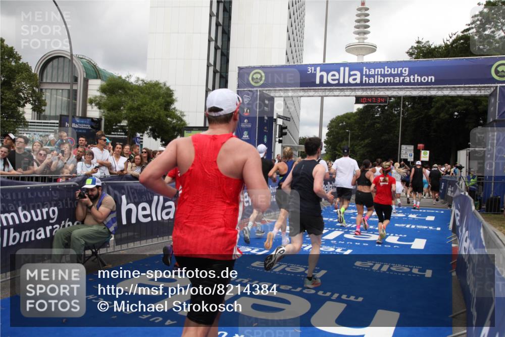 29.06.2025 - hella hamburg halbmarathon Michael Strokosch http://msf.ph/oto/8214384 29.06.2025 10:47:32 Ziel 51, 1012, 1592, 2274, 2839, 2869, 2953, 3304, 5532, 5650, 8234, 8693, 8852, 9305, 10423, 11021, 11077, 11491, 12870, 13223, 13303, 15350, 15479, 15923, 16819, 17846, 17905, 18758, 18974 meine-sportfotos.de