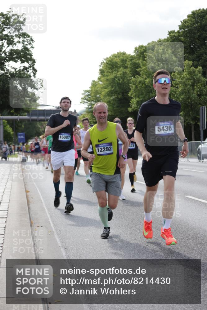 29.06.2025 - hella hamburg halbmarathon Jannik Wohlers http://msf.ph/oto/8214430 29.06.2025 09:49:50 Lombardsbrücke 1615, 1675, 1803, 2415, 2568, 3332, 4398, 4823, 5248, 5409, 5436, 5791, 5803, 6704, 7774, 8450, 8629, 9017, 9294, 9302, 9711, 9979, 10894, 11767, 12292, 12335, 12540, 12554, 12895, 13725, 14691, 14992, 15225, 15257, 15336, 15435, 15521, 16648, 17425, 17620, 17971, 17973, 18154, 18275, 18276, 18464, 19229 meine-sportfotos.de