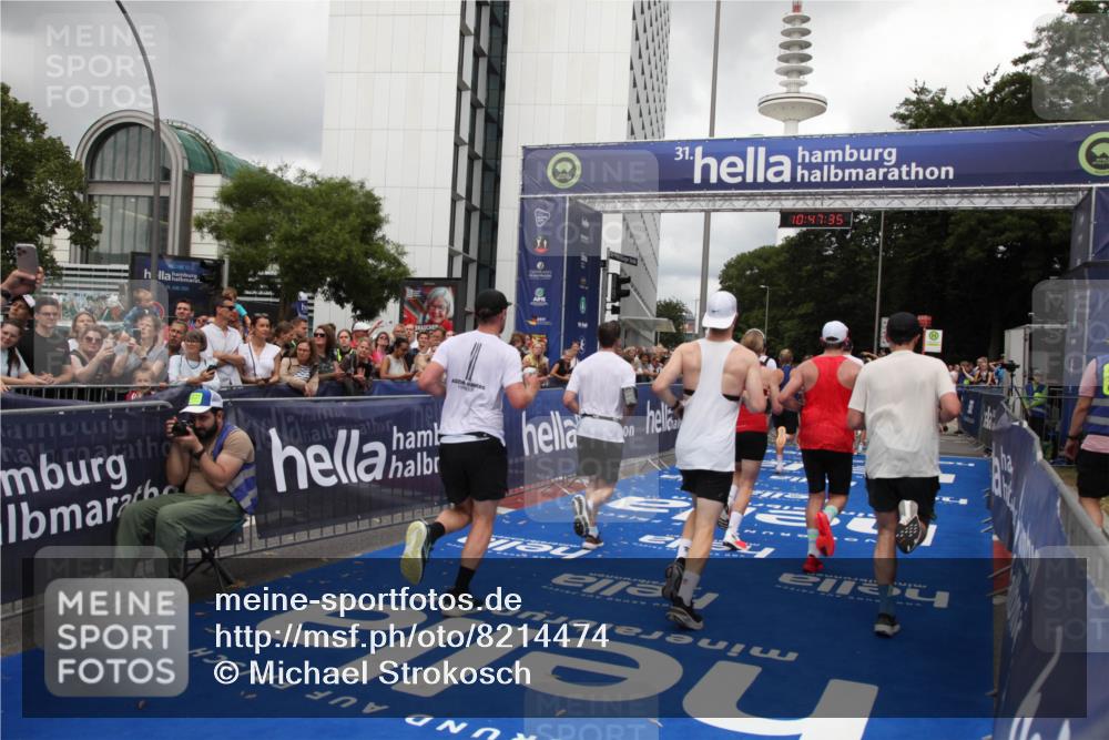 29.06.2025 - hella hamburg halbmarathon Michael Strokosch http://msf.ph/oto/8214474 29.06.2025 10:47:34 Ziel 51, 1012, 1070, 1592, 1696, 2284, 2839, 2869, 2953, 3304, 5532, 5650, 5889, 8023, 8234, 8693, 8852, 8927, 9305, 11021, 12870, 13223, 13303, 15350, 15479, 15923, 16819, 17846, 17905, 18758, 18974 meine-sportfotos.de