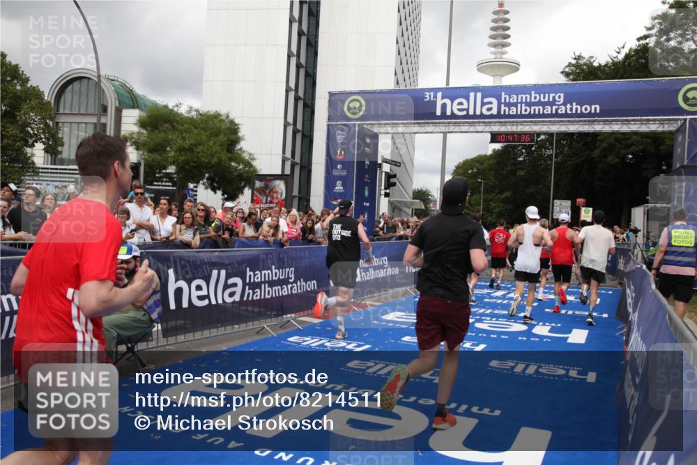 29.06.2025 - hella hamburg halbmarathon Michael Strokosch http://msf.ph/oto/8214511 29.06.2025 10:47:35 Ziel 51, 1012, 1070, 1592, 1696, 2284, 2839, 2869, 2953, 3304, 5532, 5650, 5889, 6009, 8023, 8234, 8852, 8927, 9305, 11021, 12870, 13223, 13303, 15350, 15479, 15923, 17846, 17905, 18104, 18758, 19181 meine-sportfotos.de