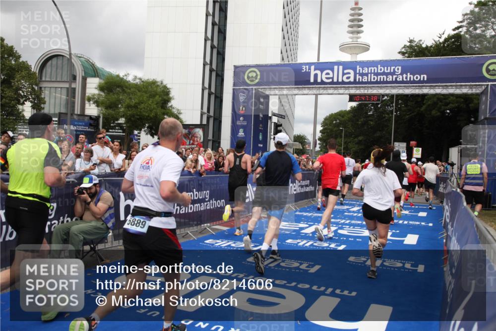 29.06.2025 - hella hamburg halbmarathon Michael Strokosch http://msf.ph/oto/8214606 29.06.2025 10:47:37 Ziel 1070, 1320, 1592, 1696, 2284, 2953, 3304, 5532, 5889, 6009, 8023, 8234, 8852, 8927, 10969, 11021, 12870, 13223, 13303, 14618, 14619, 15451, 15479, 17846, 17905, 18104, 18970, 19181 meine-sportfotos.de