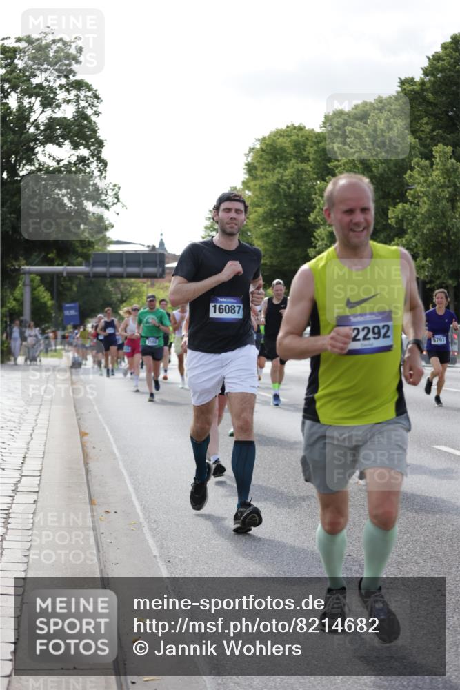 29.06.2025 - hella hamburg halbmarathon Jannik Wohlers http://msf.ph/oto/8214682 29.06.2025 09:49:50 Lombardsbrücke 1615, 1675, 1803, 2415, 2568, 3332, 4398, 4823, 5248, 5409, 5436, 5791, 5803, 6704, 7774, 8450, 8629, 9017, 9294, 9302, 9711, 9979, 10894, 11767, 12292, 12335, 12540, 12554, 12895, 13725, 14691, 14992, 15225, 15257, 15336, 15435, 15521, 16648, 17425, 17620, 17971, 17973, 18154, 18275, 18276, 18464, 19229 meine-sportfotos.de