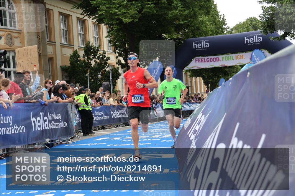 29.06.2025 - hella hamburg halbmarathon Strokosch-Dieckow http://msf.ph/oto/8214691 29.06.2025 10:24:19 Ziel 5612, 6816, 18695 meine-sportfotos.de