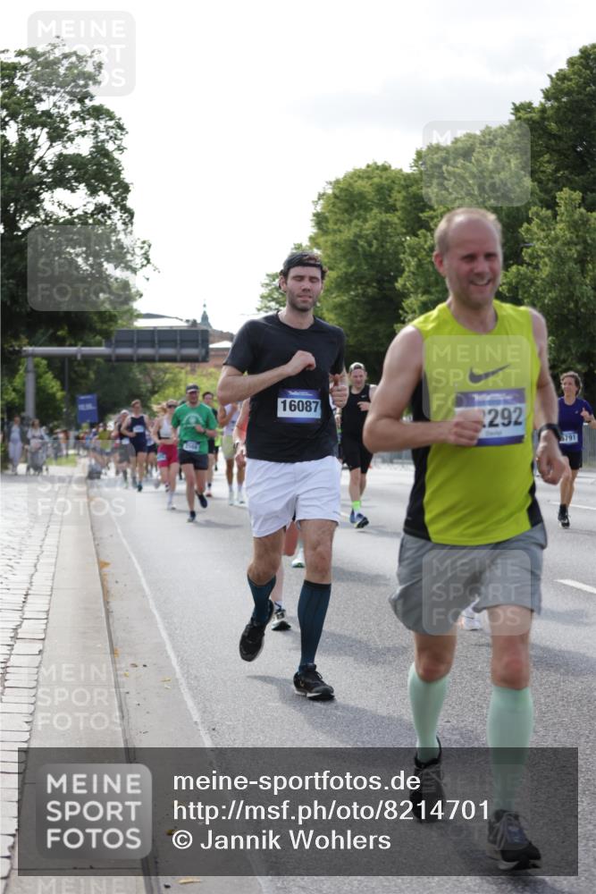29.06.2025 - hella hamburg halbmarathon Jannik Wohlers http://msf.ph/oto/8214701 29.06.2025 09:49:50 Lombardsbrücke 1615, 1675, 1803, 2415, 2568, 3332, 4398, 4823, 5248, 5409, 5436, 5791, 5803, 6704, 7774, 8450, 8629, 9017, 9294, 9302, 9711, 9979, 10894, 11767, 12292, 12335, 12540, 12554, 12895, 13725, 14691, 14992, 15225, 15257, 15336, 15435, 15521, 16648, 17425, 17620, 17971, 17973, 18154, 18275, 18276, 18464, 19229 meine-sportfotos.de