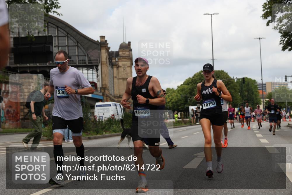 29.06.2025 - hella hamburg halbmarathon Yannick Fuchs http://msf.ph/oto/8214722 29.06.2025 10:32:40 20KM 1042, 1615, 1688, 3480, 3530, 7152, 7154, 7229, 7743, 8002, 8571, 9171, 9643, 10793, 11952, 13595, 13900, 14274, 14992, 15303, 15382, 15888, 16698, 17726, 18193, 18276, 18277, 18529, 18584, 18723 meine-sportfotos.de