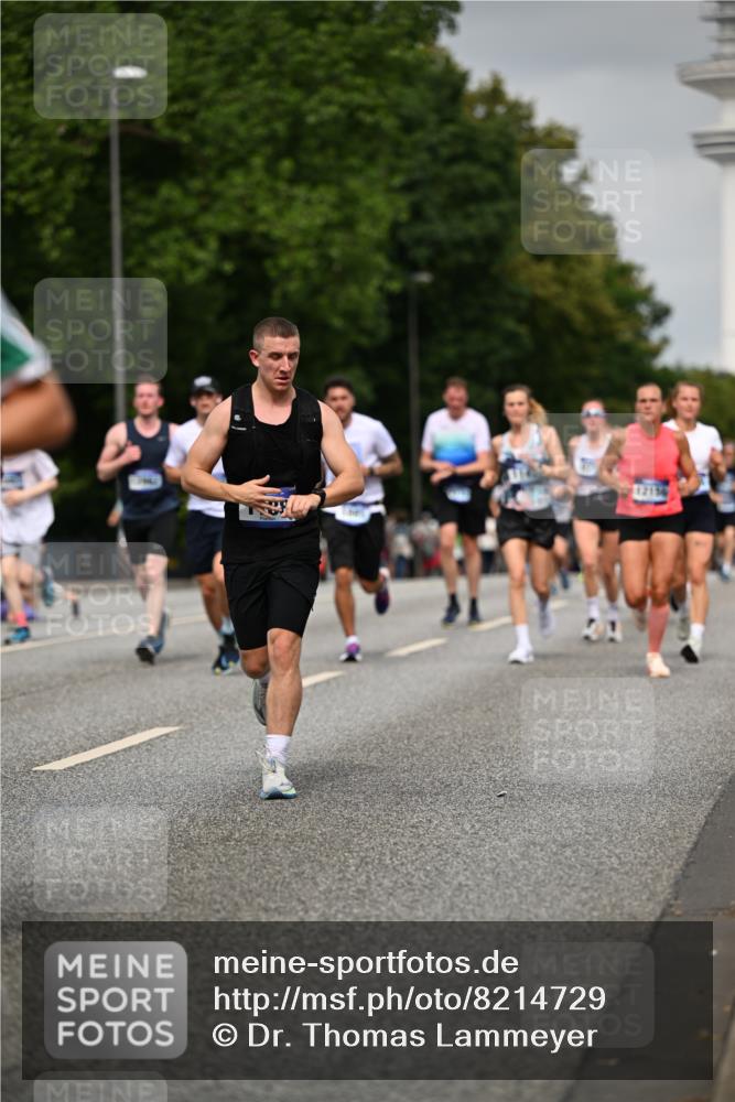 29.06.2025 - hella hamburg halbmarathon Dr. Thomas Lammeyer http://msf.ph/oto/8214729 29.06.2025 10:12:46 Kennedybrücke 1147, 1188, 2427, 2978, 4859, 5100, 5885, 6590, 6674, 6918, 7198, 7348, 7453, 9457, 9616, 9718, 9823, 9951, 9958, 9966, 10092, 10609, 10857 meine-sportfotos.de