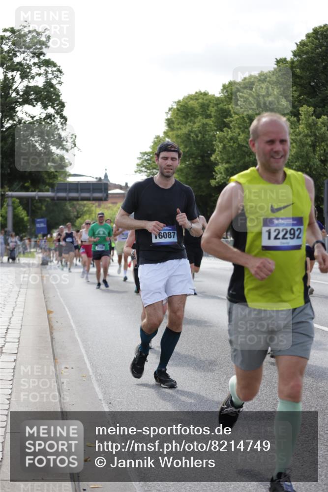 29.06.2025 - hella hamburg halbmarathon Jannik Wohlers http://msf.ph/oto/8214749 29.06.2025 09:49:51 Lombardsbrücke 1615, 1675, 1803, 2415, 2568, 2826, 3332, 4398, 4823, 5248, 5409, 5436, 5791, 5803, 6704, 7774, 8450, 9017, 9294, 9302, 9365, 9711, 9979, 10894, 11767, 12292, 12335, 12540, 12554, 12895, 13725, 14691, 14992, 15225, 15257, 15336, 15435, 15521, 16648, 17425, 17620, 17973, 18154, 18275, 18276, 18464, 19229 meine-sportfotos.de