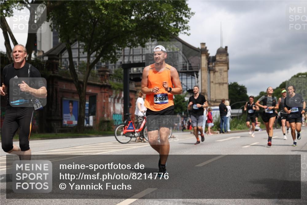 29.06.2025 - hella hamburg halbmarathon Yannick Fuchs http://msf.ph/oto/8214776 29.06.2025 10:45:33 20KM 1335, 2636, 2718, 2823, 2946, 4033, 4297, 4404, 4839, 4967, 5087, 5336, 5600, 5820, 6776, 7224, 7786, 7943, 8413, 8856, 8930, 8989, 9074, 9214, 9476, 9656, 9739, 9793, 9869, 9959, 10057, 10508, 10667, 10691, 10868, 11124, 11625, 12224, 12450, 13403, 13707, 13726, 13799, 14012, 14248, 14458, 14865, 14994, 15426, 15496, 15643, 15899, 16666, 16907, 17131, 17530, 17682, 17962, 17978, 18019, 18820, 19020, 19053 meine-sportfotos.de