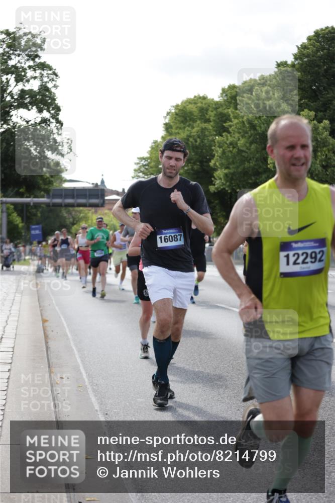 29.06.2025 - hella hamburg halbmarathon Jannik Wohlers http://msf.ph/oto/8214799 29.06.2025 09:49:51 Lombardsbrücke 1615, 1675, 1803, 2415, 2568, 2826, 3332, 4398, 4823, 5248, 5409, 5436, 5791, 5803, 6704, 7774, 8450, 9017, 9294, 9302, 9365, 9711, 9979, 10894, 11767, 12292, 12335, 12540, 12554, 12895, 13725, 14691, 14992, 15225, 15257, 15336, 15435, 15521, 16648, 17425, 17620, 17973, 18154, 18275, 18276, 18464, 19229 meine-sportfotos.de