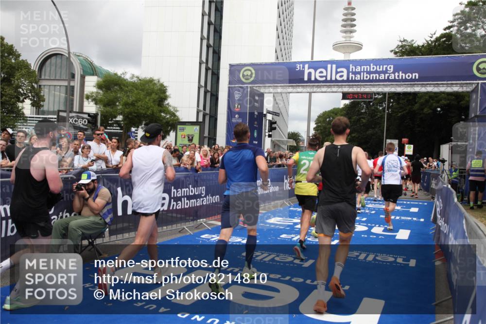 29.06.2025 - hella hamburg halbmarathon Michael Strokosch http://msf.ph/oto/8214810 29.06.2025 10:47:39 Ziel 1070, 1320, 1592, 1696, 2284, 2953, 5889, 6009, 8023, 8234, 8927, 10969, 11021, 12870, 13223, 13303, 14618, 14619, 15451, 15479, 17905, 18104, 18970, 19181 meine-sportfotos.de