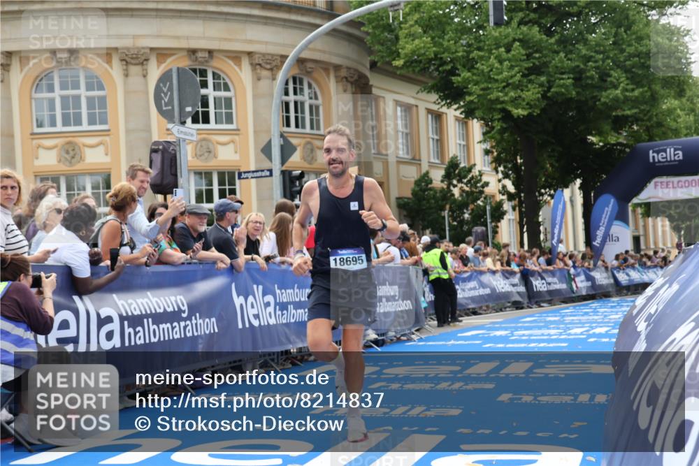 29.06.2025 - hella hamburg halbmarathon Strokosch-Dieckow http://msf.ph/oto/8214837 29.06.2025 10:24:22 Ziel 5612, 7855, 18695 meine-sportfotos.de