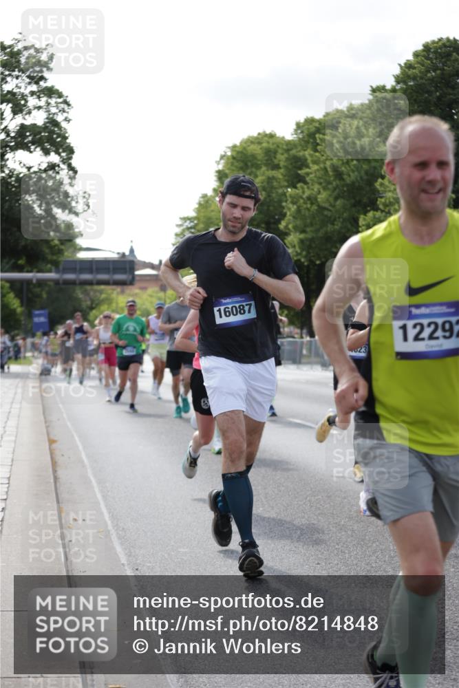 29.06.2025 - hella hamburg halbmarathon Jannik Wohlers http://msf.ph/oto/8214848 29.06.2025 09:49:51 Lombardsbrücke 1615, 1675, 1803, 2415, 2568, 2826, 3332, 4398, 4823, 5248, 5409, 5436, 5791, 5803, 6704, 7774, 8450, 9017, 9294, 9302, 9365, 9711, 9979, 10894, 11767, 12292, 12335, 12540, 12554, 12895, 13725, 14691, 14992, 15225, 15257, 15336, 15435, 15521, 16648, 17425, 17620, 17973, 18154, 18275, 18276, 18464, 19229 meine-sportfotos.de