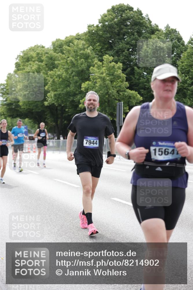29.06.2025 - hella hamburg halbmarathon Jannik Wohlers http://msf.ph/oto/8214902 29.06.2025 10:26:55 Lombardsbrücke 1530, 2775, 5825, 6259, 7234, 7314, 7944, 8281, 9349, 10077, 11256, 11766, 12500, 14020, 14021, 15641, 18097, 18976 meine-sportfotos.de