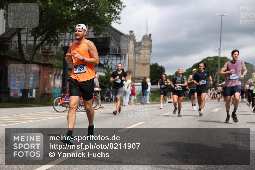 29.06.2025 - hella hamburg halbmarathon Yannick Fuchs http://msf.ph/oto/8214907 29.06.2025 10:45:33 20KM 1335, 2636, 2718, 2823, 2946, 4033, 4297, 4404, 4839, 4967, 5087, 5336, 5600, 5820, 6776, 7224, 7786, 7943, 8413, 8856, 8930, 8989, 9074, 9214, 9476, 9656, 9739, 9793, 9869, 9959, 10057, 10508, 10667, 10691, 10868, 11124, 11625, 12224, 12450, 13403, 13707, 13726, 13799, 14012, 14248, 14458, 14865, 14994, 15426, 15496, 15643, 15899, 16666, 16907, 17131, 17530, 17682, 17962, 17978, 18019, 18820, 19020, 19053 meine-sportfotos.de