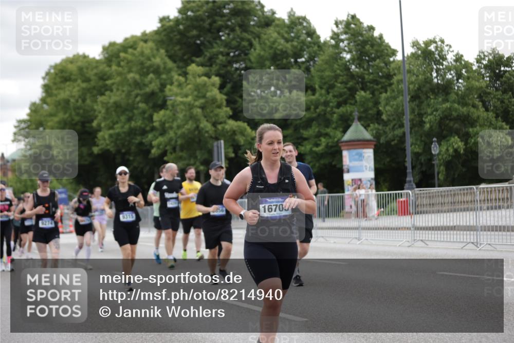 29.06.2025 - hella hamburg halbmarathon Jannik Wohlers http://msf.ph/oto/8214940 29.06.2025 11:18:54 Lombardsbrücke 1282, 1283, 4055, 4060, 4135, 4165, 4475, 4861, 4917, 4918, 6058, 6106, 6527, 6528, 6834, 6856, 7779, 8032, 9046, 9053, 9274, 9315, 9410, 10925, 11079, 11085, 11137, 11285, 11539, 12853, 12975, 13244, 13328, 14291, 14721, 14774, 16476, 16703, 16813, 17715, 18034, 18662, 18785, 18993 meine-sportfotos.de
