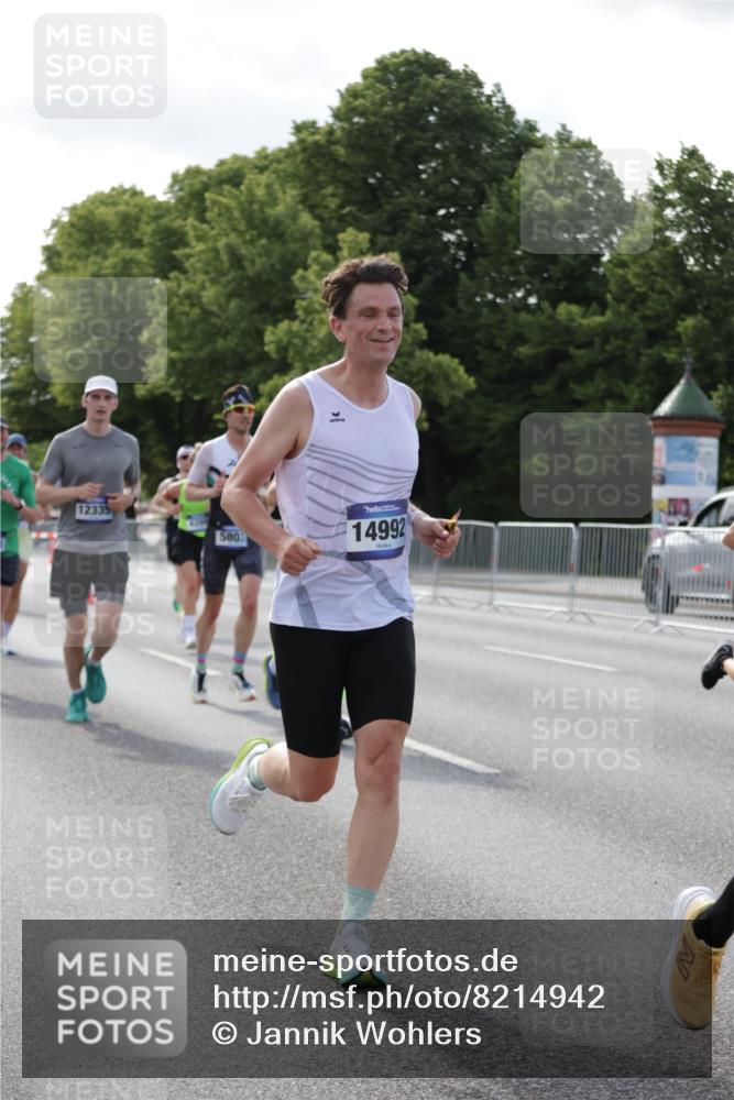 29.06.2025 - hella hamburg halbmarathon Jannik Wohlers http://msf.ph/oto/8214942 29.06.2025 09:49:53 Lombardsbrücke 1675, 1688, 1803, 2415, 2568, 2826, 3332, 4398, 4823, 5409, 5436, 5791, 5803, 6649, 6704, 7774, 8450, 9017, 9302, 9365, 9711, 10218, 10894, 11767, 12292, 12335, 12540, 12554, 12895, 13725, 14691, 14992, 15225, 15257, 15336, 15435, 15521, 16648, 16697, 17425, 17620, 17973, 18154, 18275, 18276, 18464, 19116, 19229 meine-sportfotos.de