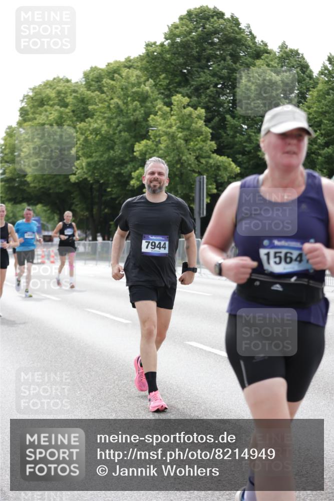 29.06.2025 - hella hamburg halbmarathon Jannik Wohlers http://msf.ph/oto/8214949 29.06.2025 10:26:55 Lombardsbrücke 1530, 2775, 5825, 6259, 7234, 7314, 7944, 8281, 9349, 10077, 11256, 11766, 12500, 14020, 14021, 15641, 18097, 18976 meine-sportfotos.de