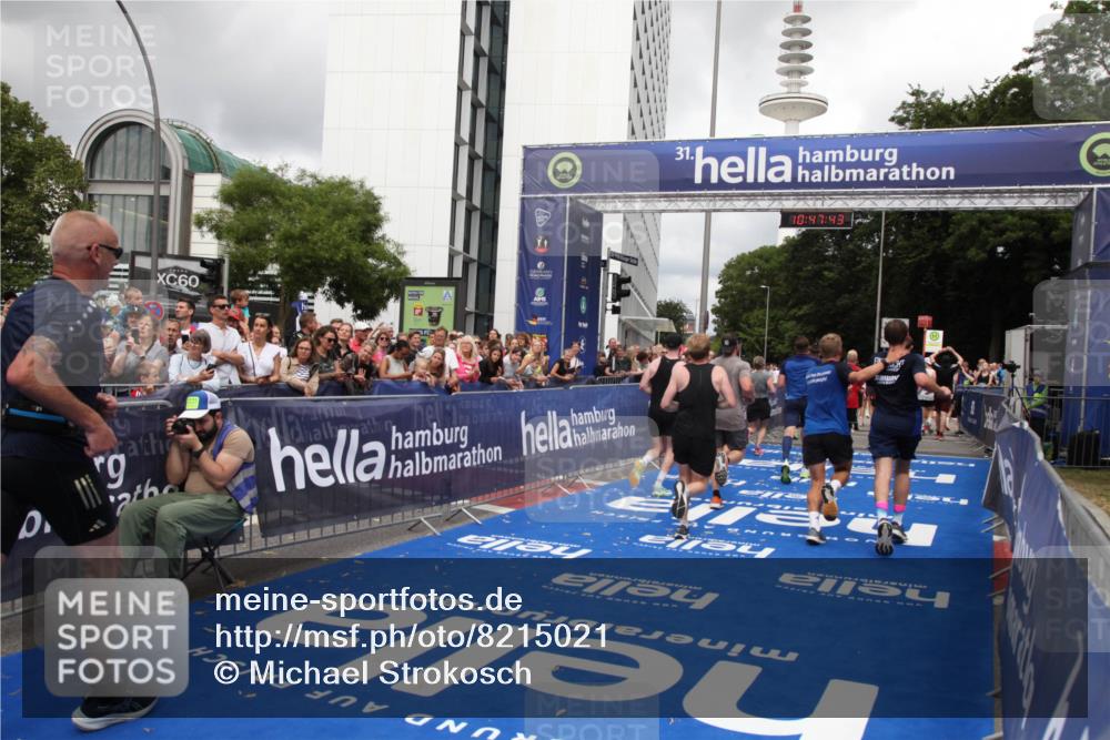 29.06.2025 - hella hamburg halbmarathon Michael Strokosch http://msf.ph/oto/8215021 29.06.2025 10:47:42 Ziel 1070, 1320, 1696, 2284, 2708, 5889, 6009, 7962, 8023, 8927, 10969, 10988, 11283, 13948, 14618, 14619, 15451, 15478, 16205, 18104, 18970, 19181 meine-sportfotos.de