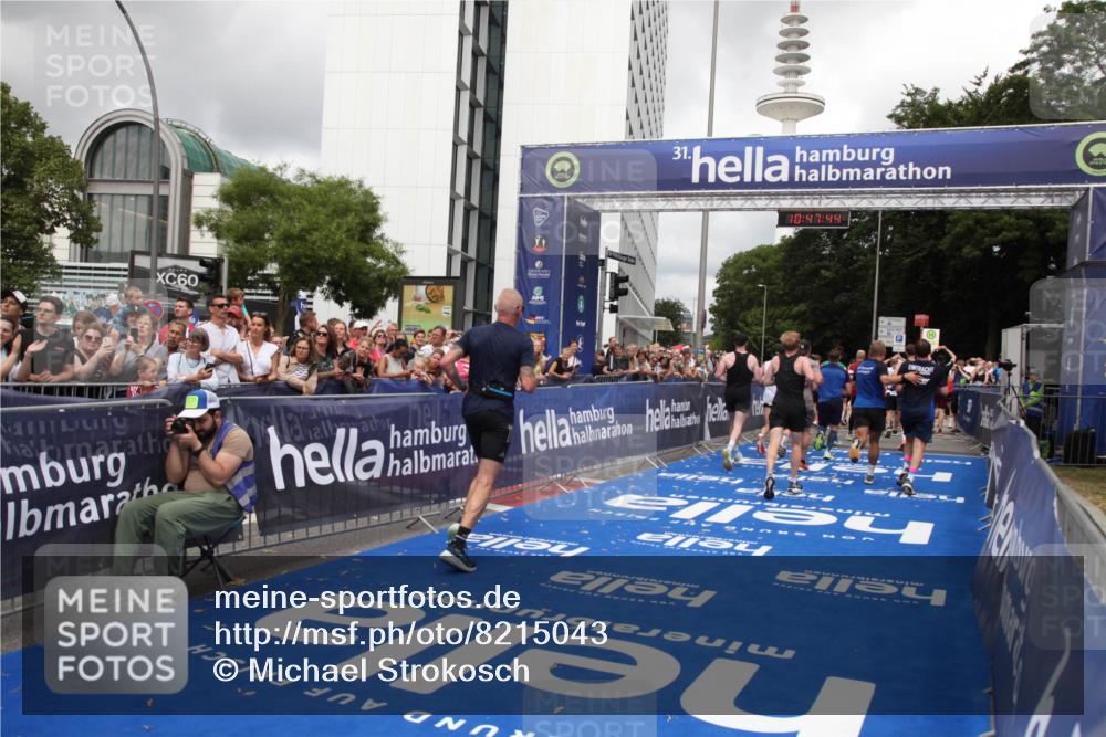 29.06.2025 - hella hamburg halbmarathon Michael Strokosch http://msf.ph/oto/8215043 29.06.2025 10:47:43 Ziel 1320, 1696, 2284, 2708, 5889, 6009, 7962, 8927, 10969, 10988, 11283, 13948, 14618, 14619, 15451, 15478, 16205, 18104, 18970, 19181 meine-sportfotos.de