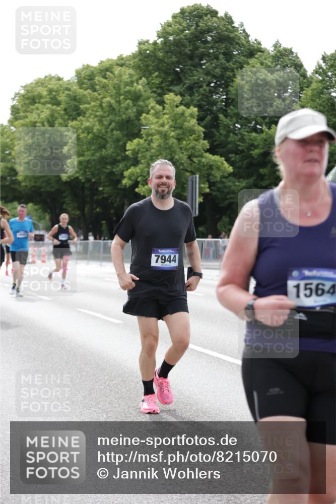 29.06.2025 - hella hamburg halbmarathon Jannik Wohlers http://msf.ph/oto/8215070 29.06.2025 10:26:55 Lombardsbrücke 1530, 2775, 5825, 6259, 7234, 7314, 7944, 8281, 9349, 10077, 11256, 11766, 12500, 14020, 14021, 15641, 18097, 18976 meine-sportfotos.de
