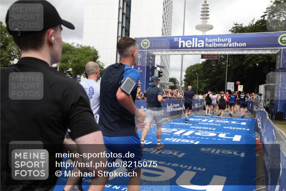 29.06.2025 - hella hamburg halbmarathon Michael Strokosch http://msf.ph/oto/8215075 29.06.2025 10:47:44 Ziel 1320, 2708, 6009, 7962, 10969, 10988, 11283, 13948, 14618, 14619, 15451, 15478, 16205, 17229, 18104, 18430, 18970, 19181 meine-sportfotos.de