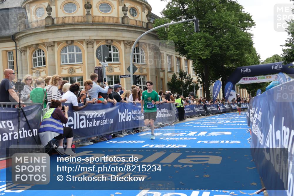 29.06.2025 - hella hamburg halbmarathon Strokosch-Dieckow http://msf.ph/oto/8215234 29.06.2025 10:24:42 Ziel 1241, 1271, 2892, 7142, 11678, 13872, 14506, 18740 meine-sportfotos.de