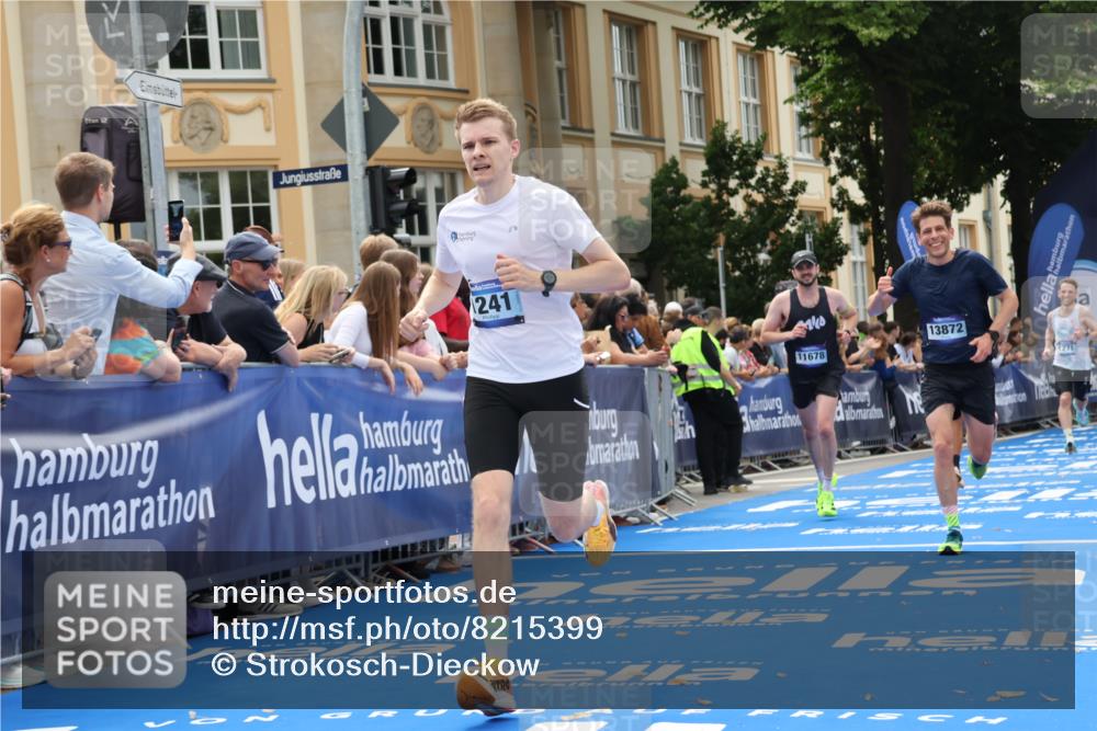 29.06.2025 - hella hamburg halbmarathon Strokosch-Dieckow http://msf.ph/oto/8215399 29.06.2025 10:24:50 Ziel 1241, 1271, 7142, 10867, 11678, 13872, 14836, 16361, 17752, 18740 meine-sportfotos.de
