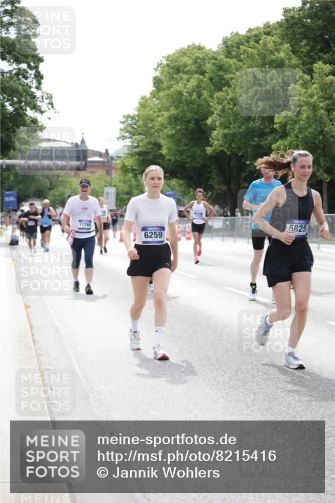 29.06.2025 - hella hamburg halbmarathon Jannik Wohlers http://msf.ph/oto/8215416 29.06.2025 10:26:58 Lombardsbrücke 2775, 4372, 5285, 5825, 6259, 7944, 10077, 11256, 11766, 12500, 15641, 18097, 18766 meine-sportfotos.de
